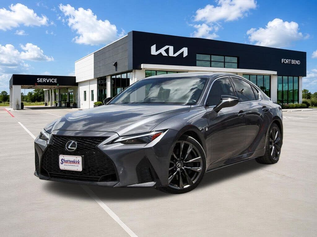 2022 LEXUS IS
