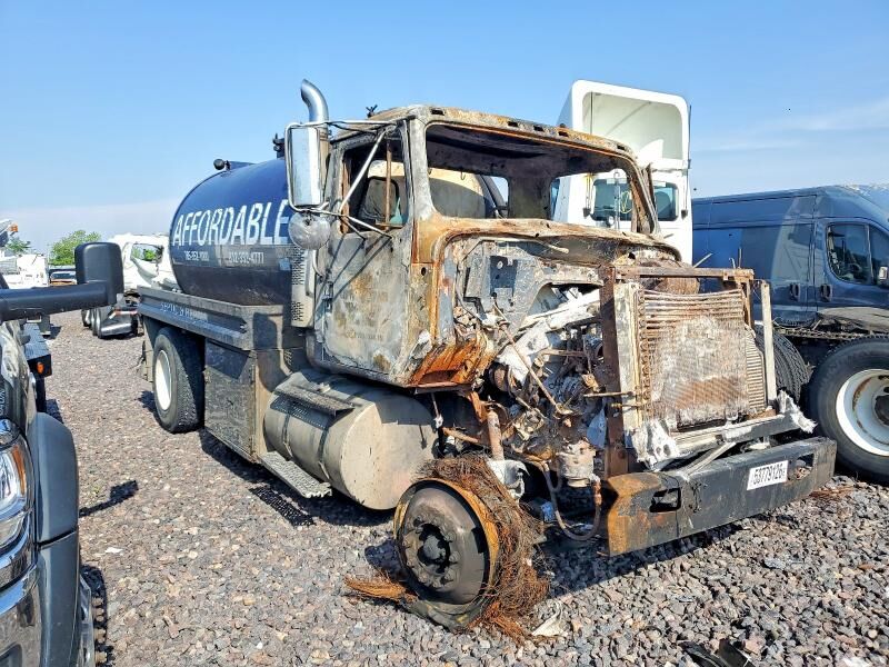 1999 INTERNATIONAL 8100