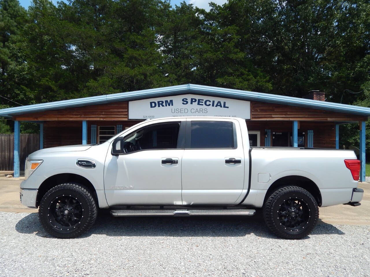 2017 NISSAN Titan