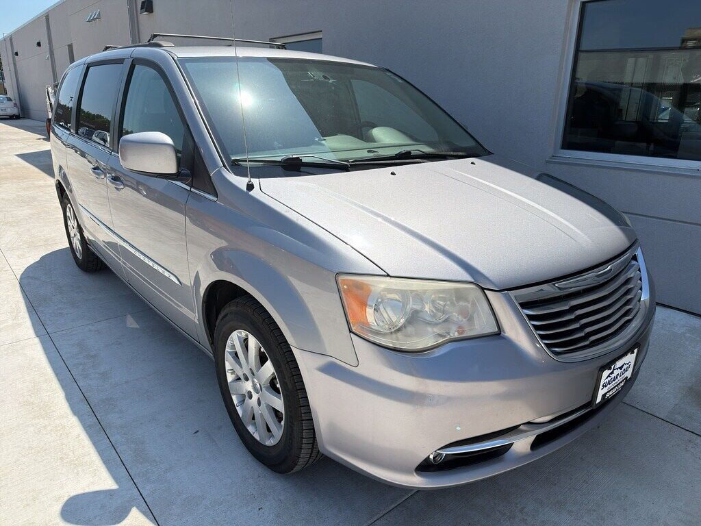 2014 CHRYSLER Town and Country