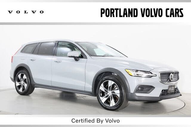 2025 VOLVO V60CC