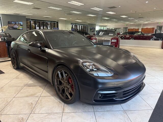 2017 PORSCHE Panamera