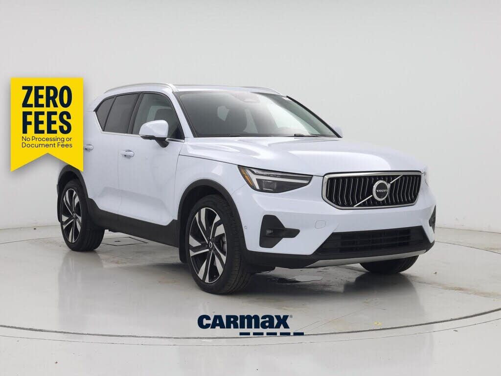 2024 VOLVO XC40