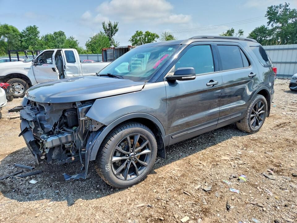 2018 FORD Explorer