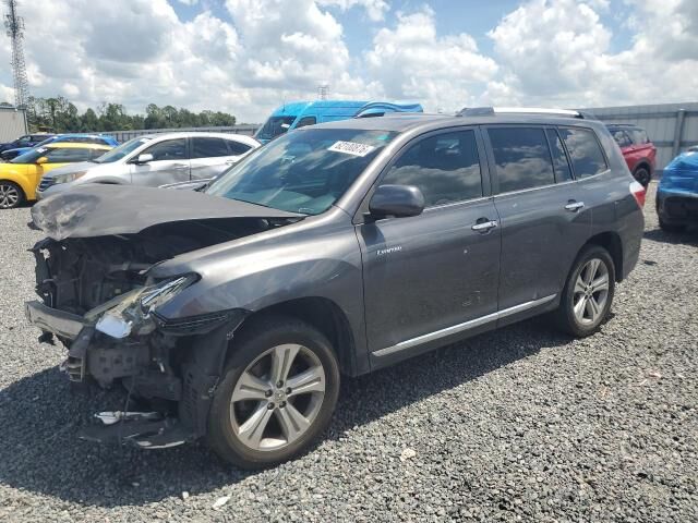 2013 TOYOTA Highlander