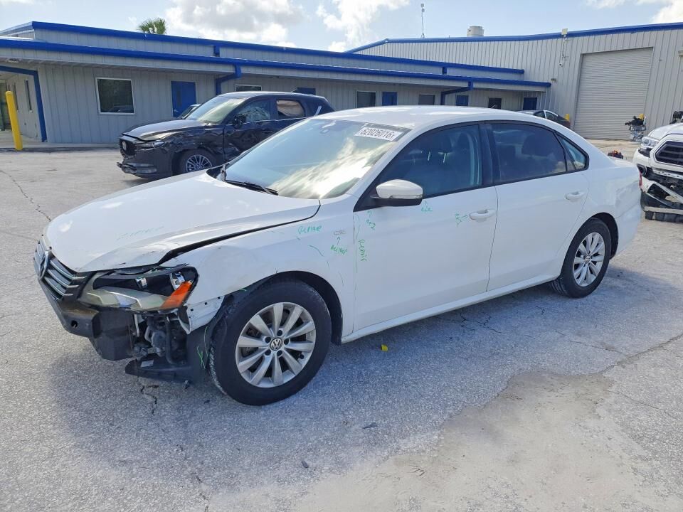 2015 VOLKSWAGEN Passat
