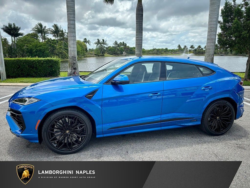 2026 LAMBORGHINI URUS