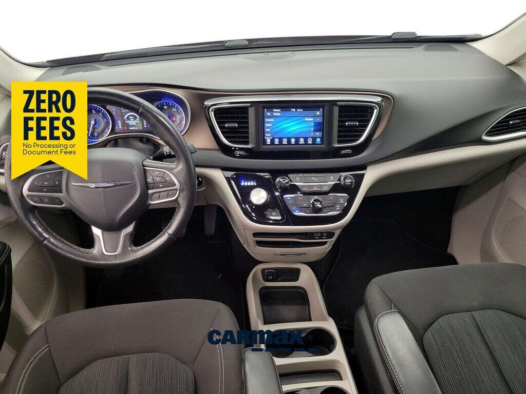 2020 CHRYSLER Voyager