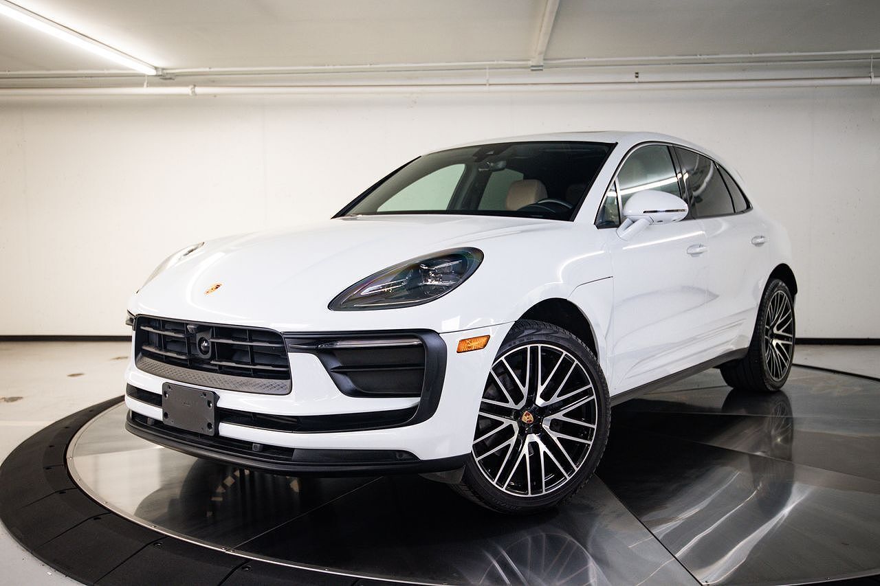 2023 PORSCHE Macan