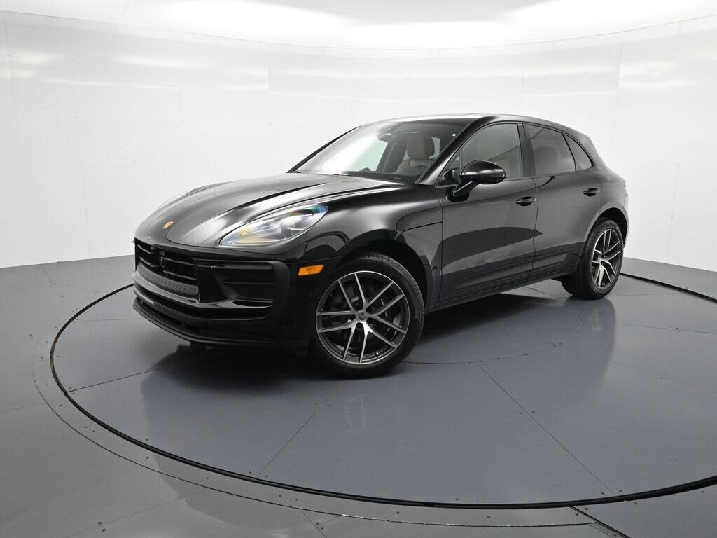 2026 PORSCHE Macan