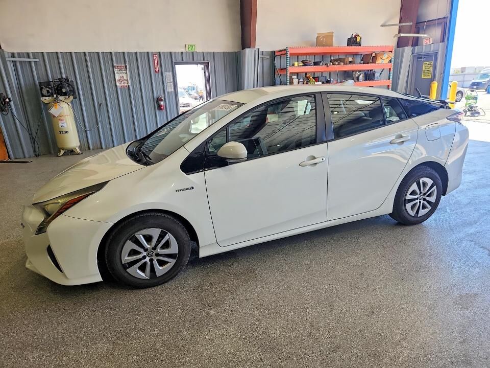 2016 TOYOTA PRIUS