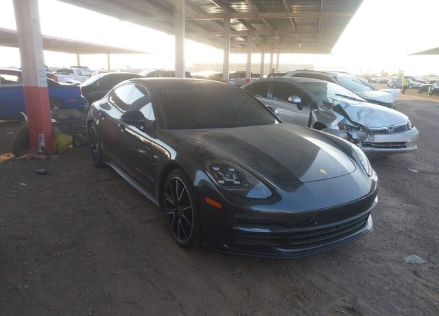 2018 PORSCHE Panamera