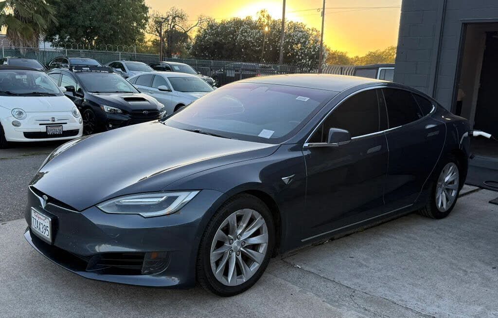 2017 TESLA Model S