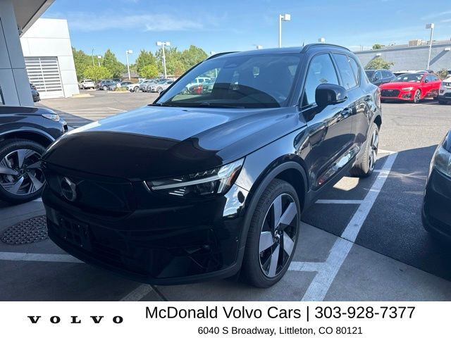 2023 VOLVO XC40