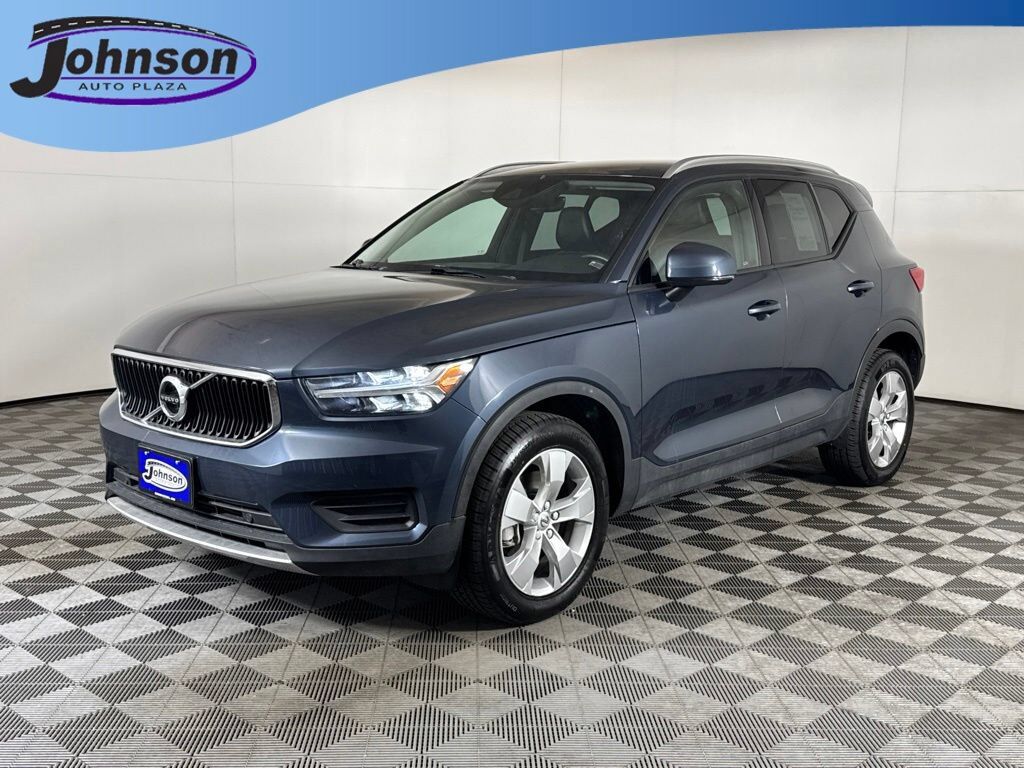 2022 VOLVO XC40