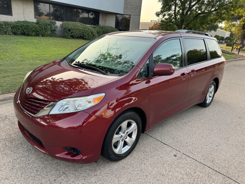 2017 TOYOTA Sienna