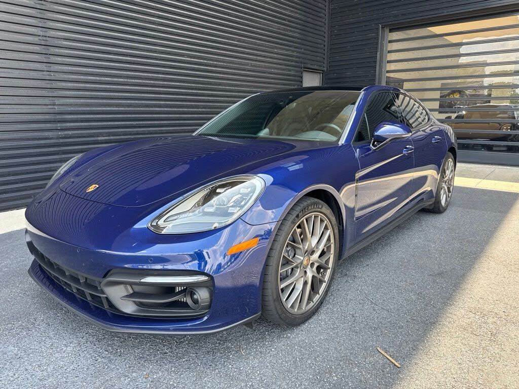 2023 PORSCHE Panamera