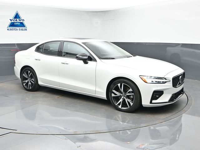 2025 VOLVO S60
