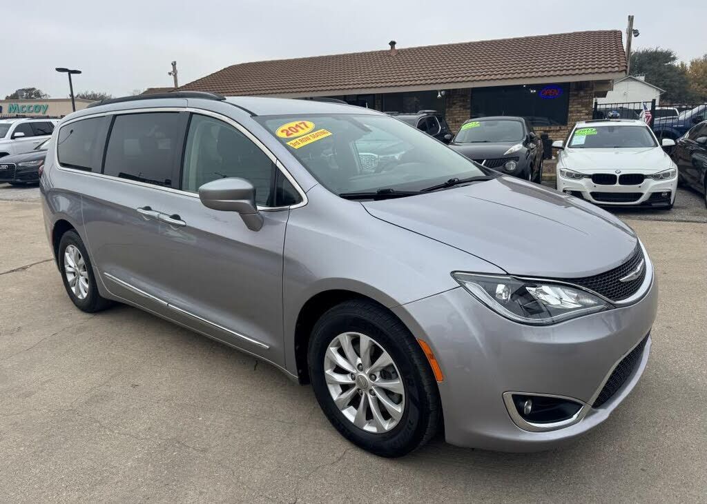 2017 CHRYSLER Pacifica
