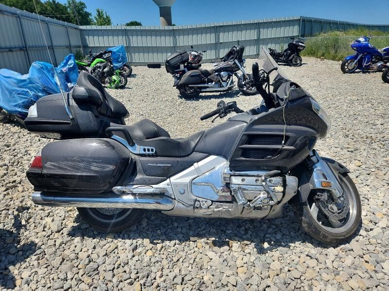 2010 HONDA GL1800
