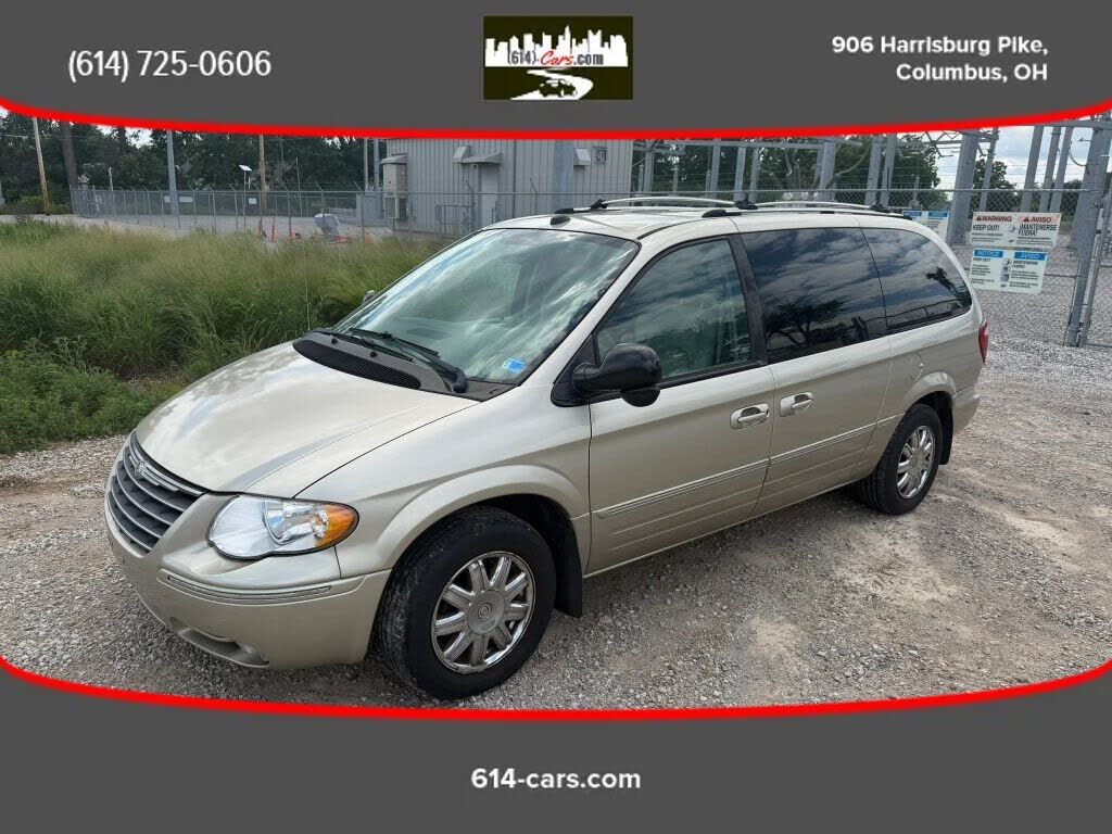 2005 CHRYSLER Town and Country