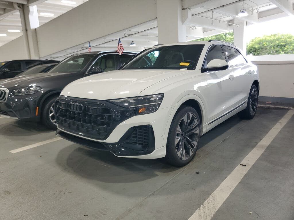 2024 AUDI Q8