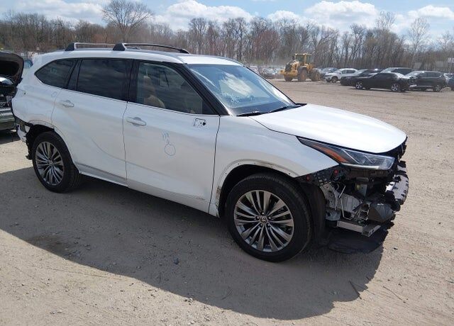 2022 TOYOTA Highlander