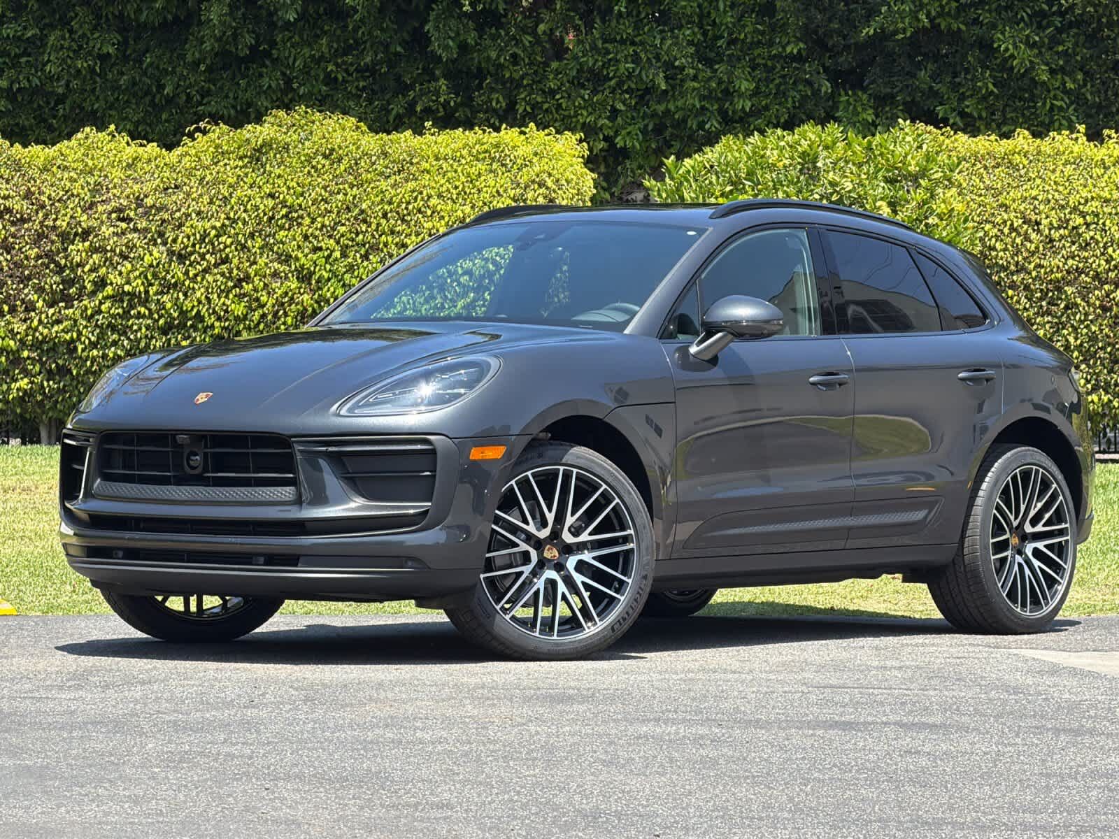 2026 PORSCHE Macan