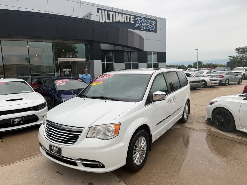 2014 CHRYSLER Town and Country