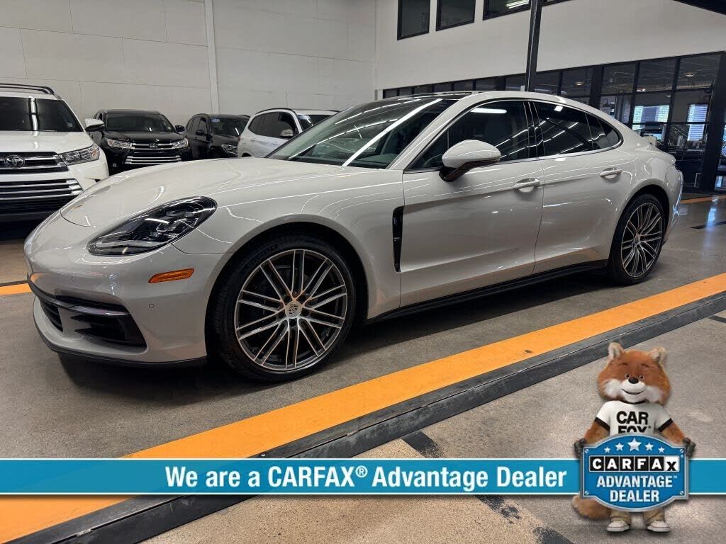 2017 PORSCHE Panamera