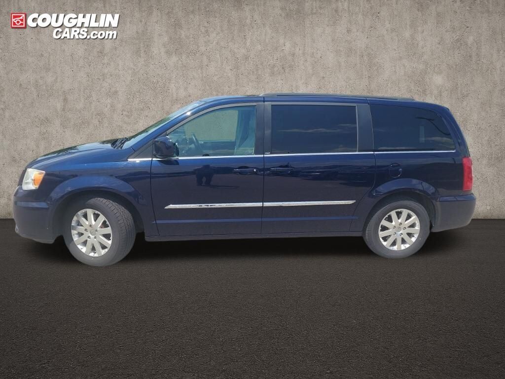2013 CHRYSLER Town and Country