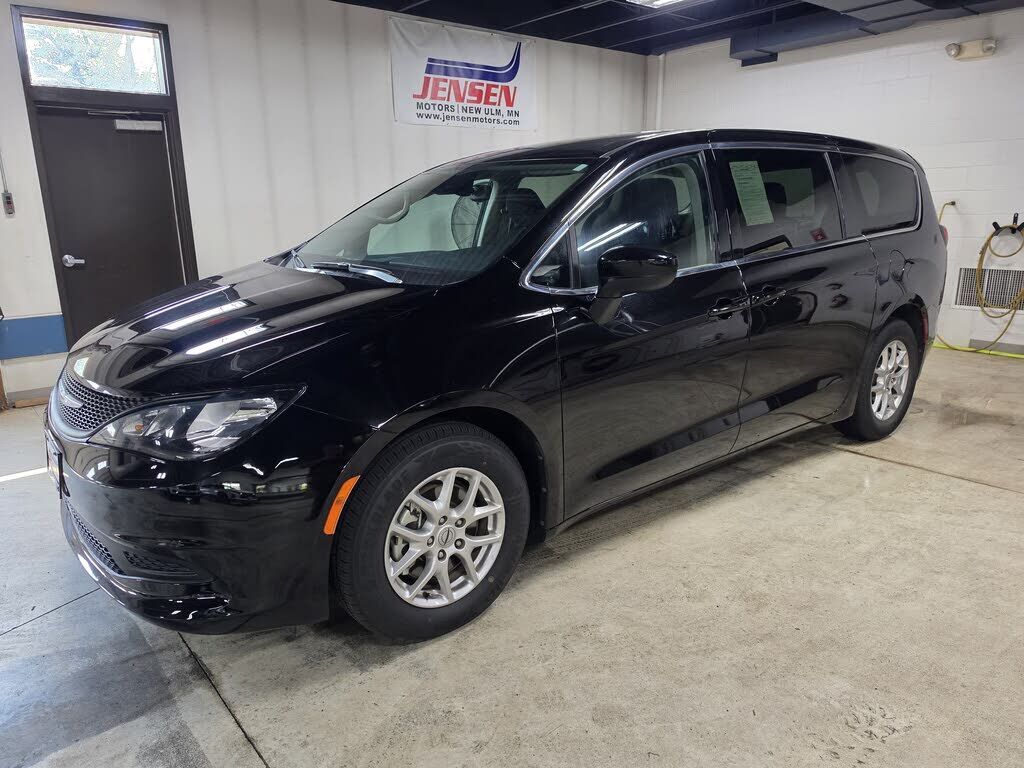 2024 CHRYSLER Voyager