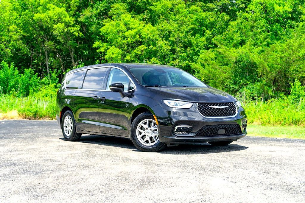 2023 CHRYSLER Pacifica
