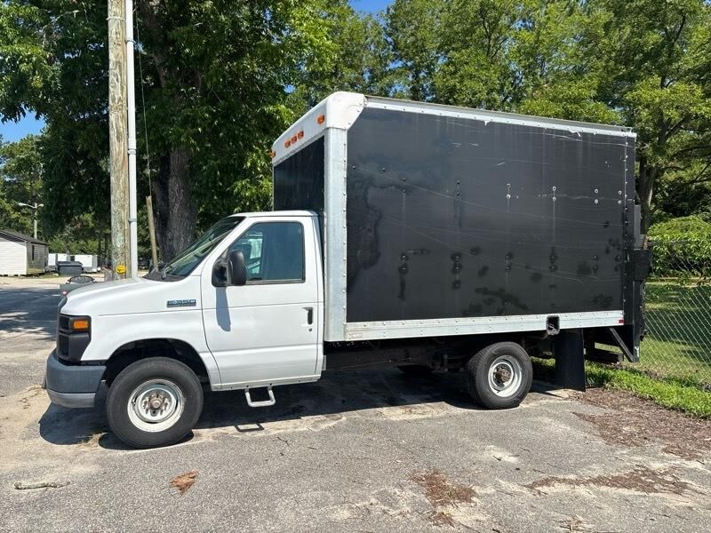 2011 FORD E-350