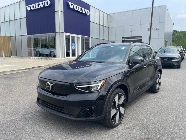 2023 VOLVO XC40