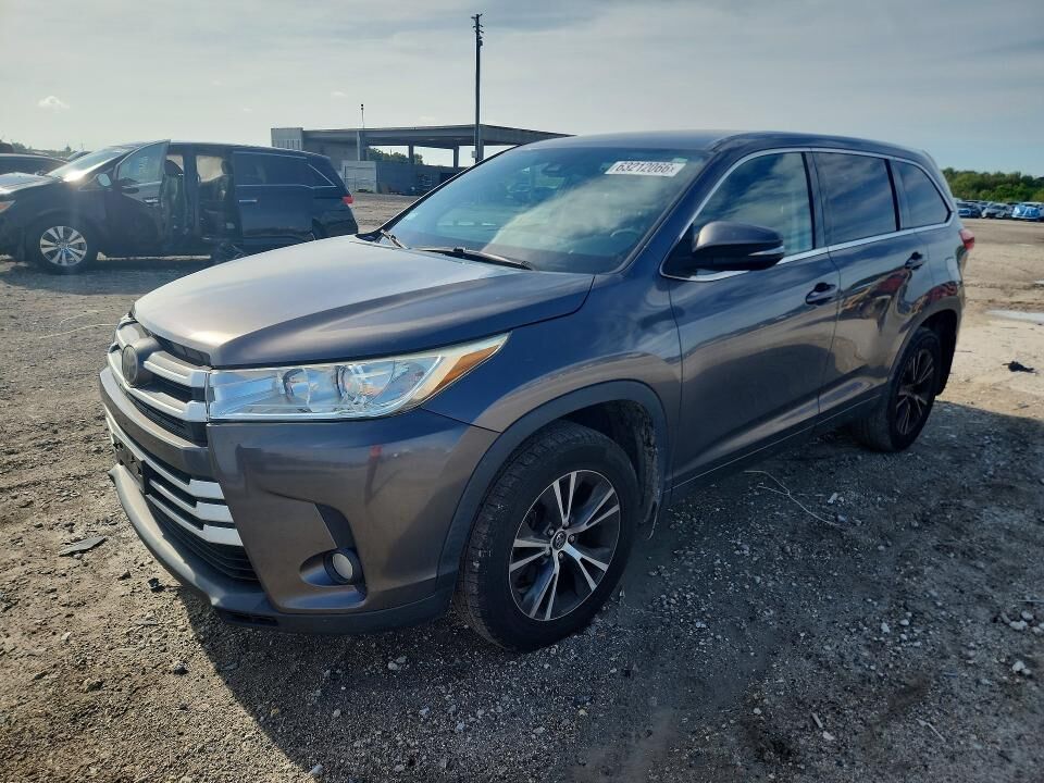 2017 TOYOTA Highlander