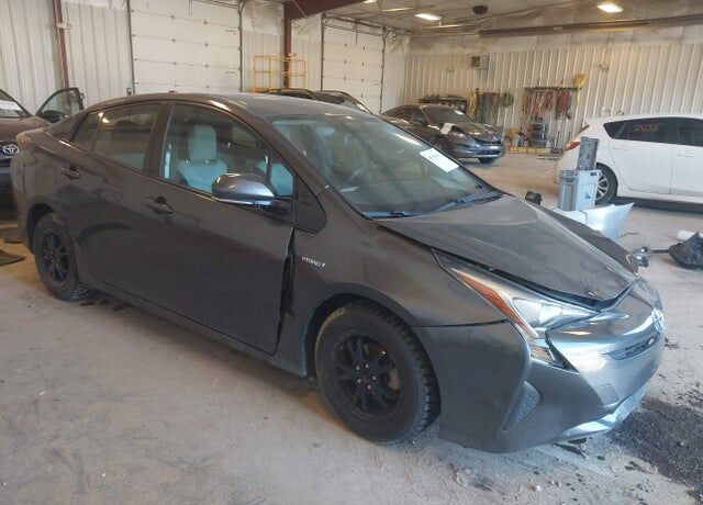 2016 TOYOTA PRIUS