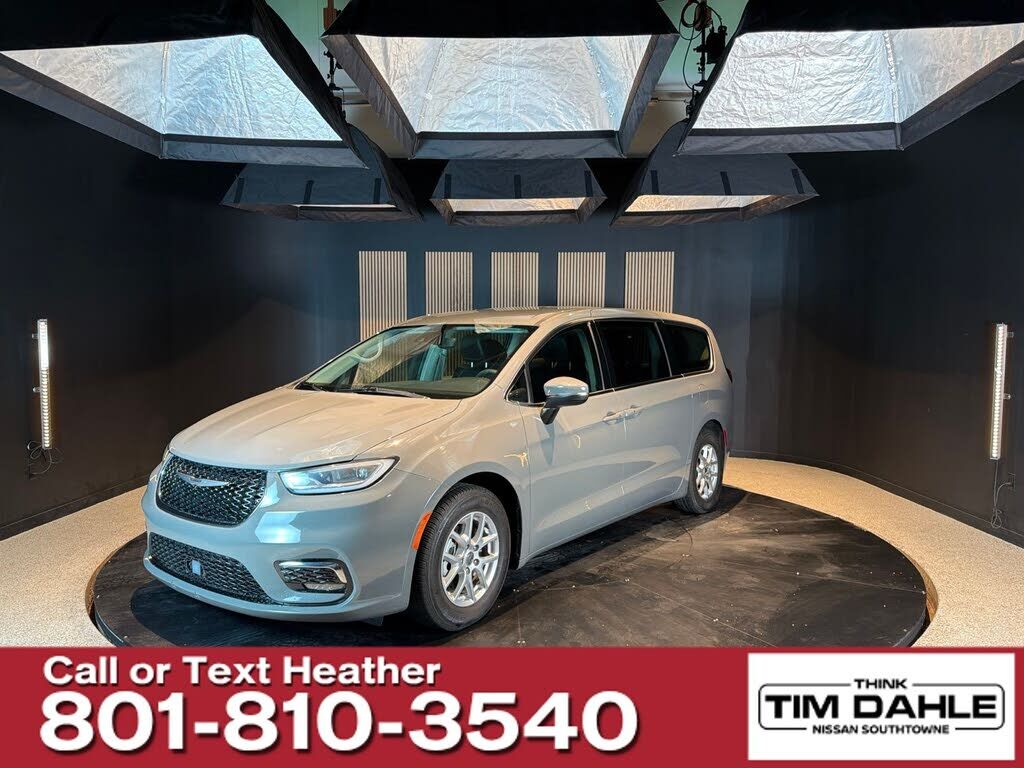 2023 CHRYSLER Pacifica
