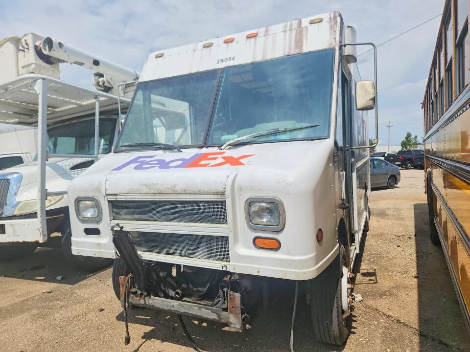 2000 FREIGHTLINER MT 45 Chassis