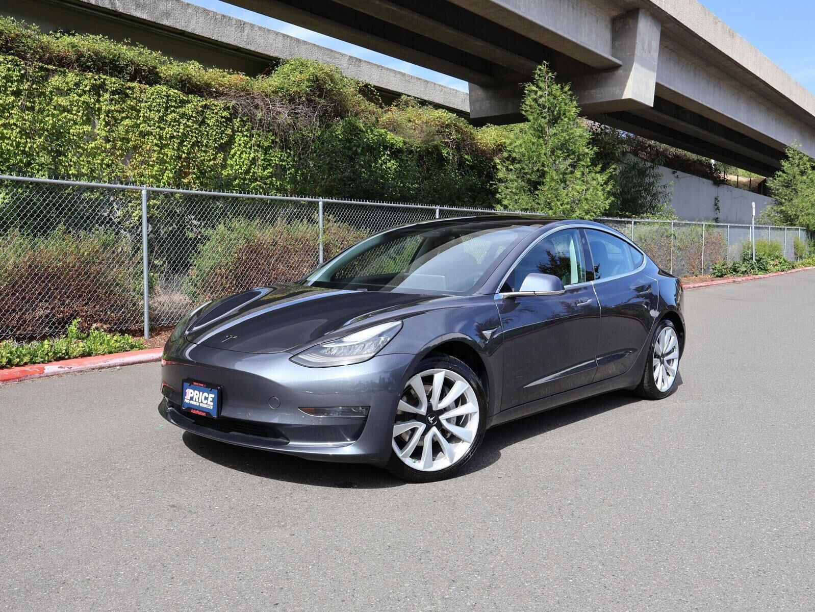 2018 TESLA Model 3