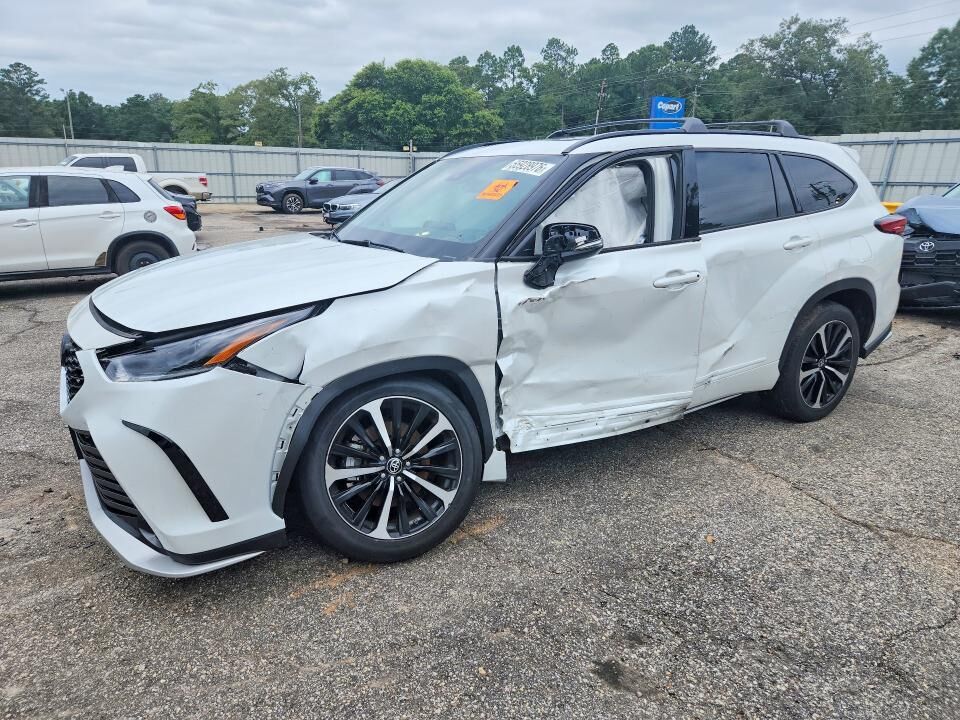 2022 TOYOTA Highlander