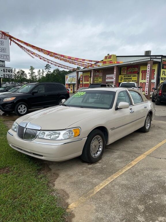 2002 LINCOLN Town Car
