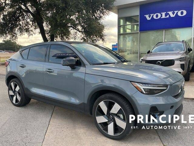 2023 VOLVO C40