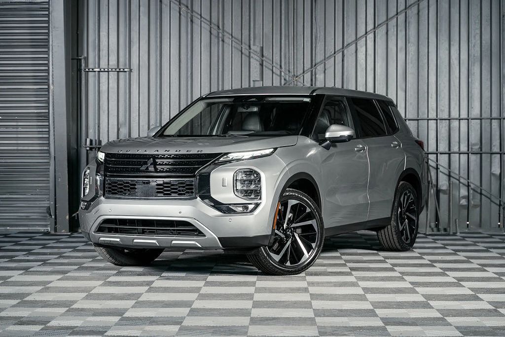 2024 MITSUBISHI Outlander