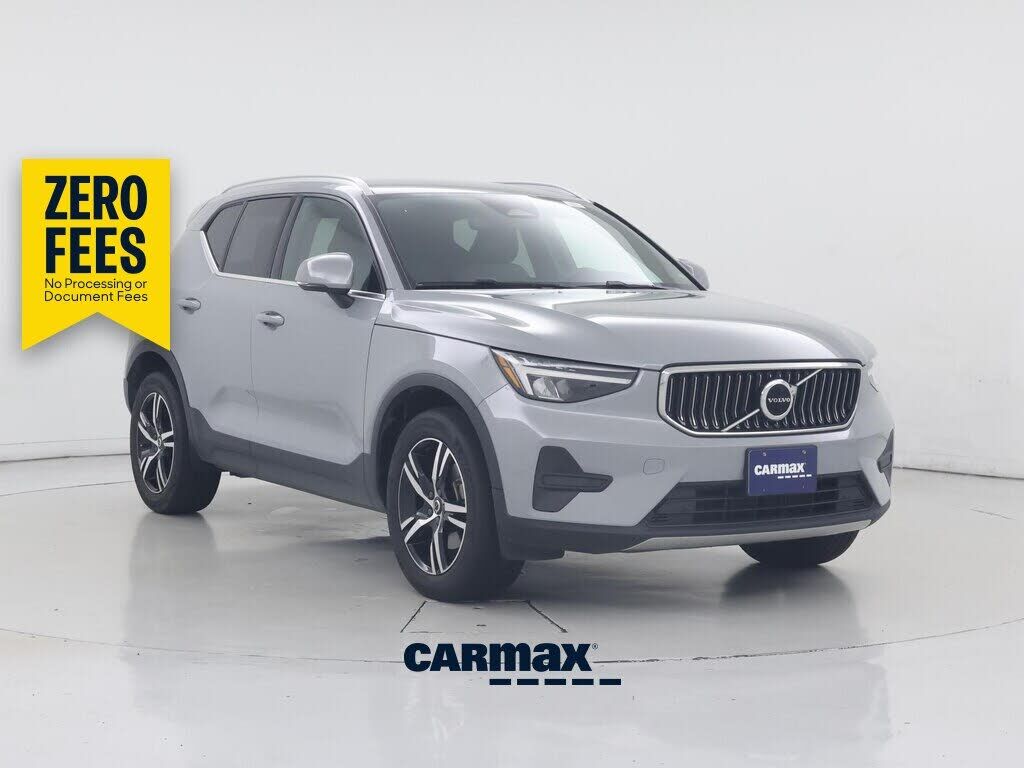 2024 VOLVO XC40