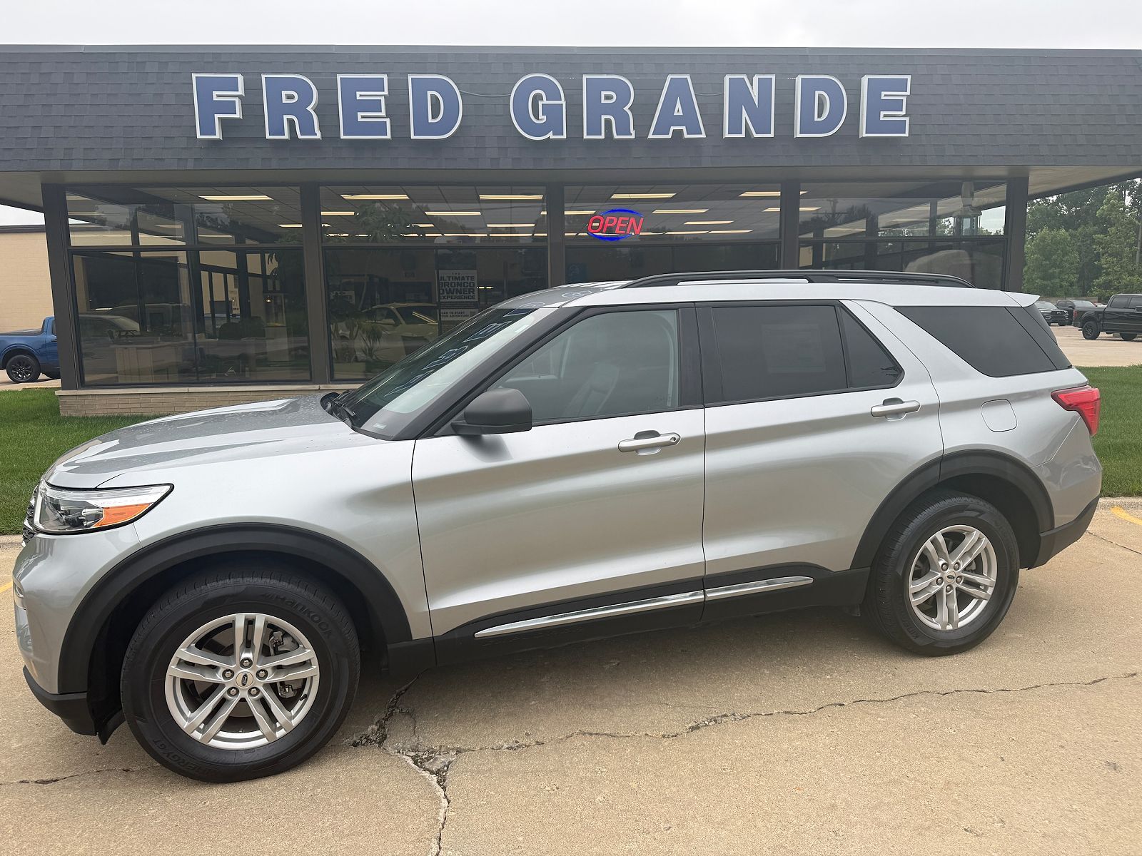 2023 FORD Explorer