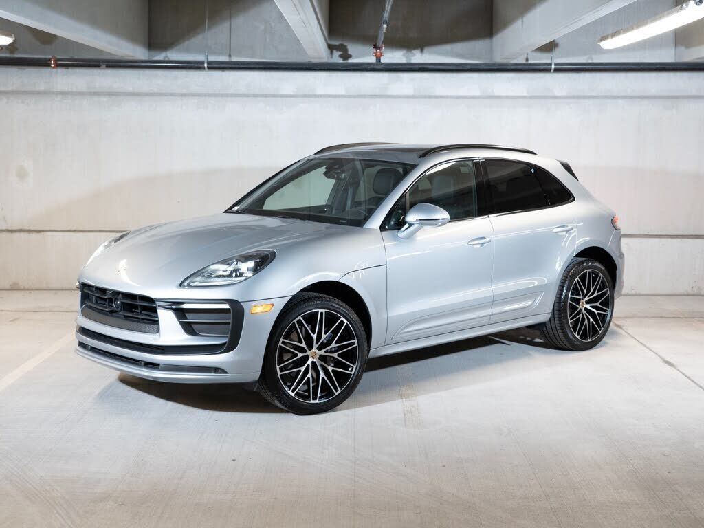 2026 PORSCHE Macan