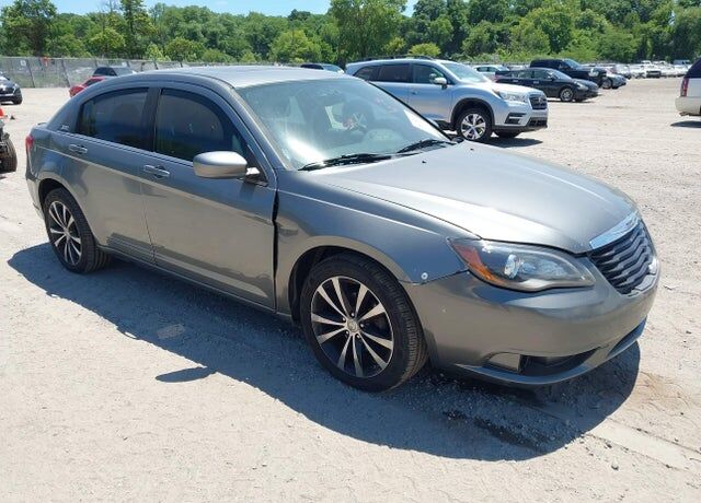 2011 CHRYSLER 200