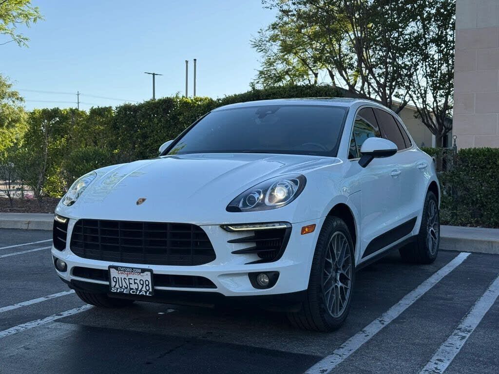 2017 PORSCHE Macan