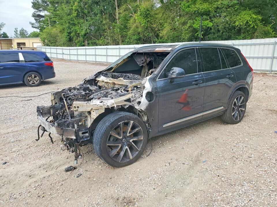 2022 VOLVO XC90
